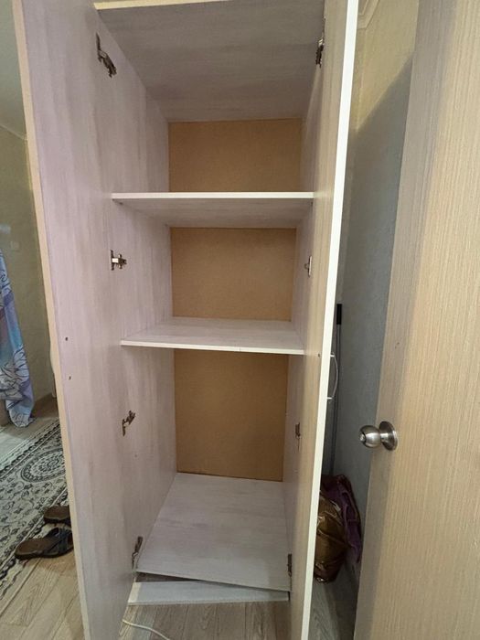 Продам белый шкаф
