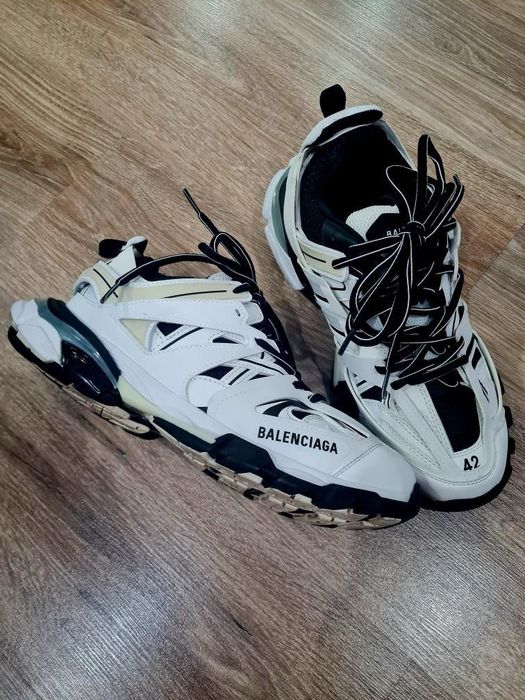 Balenciaga track