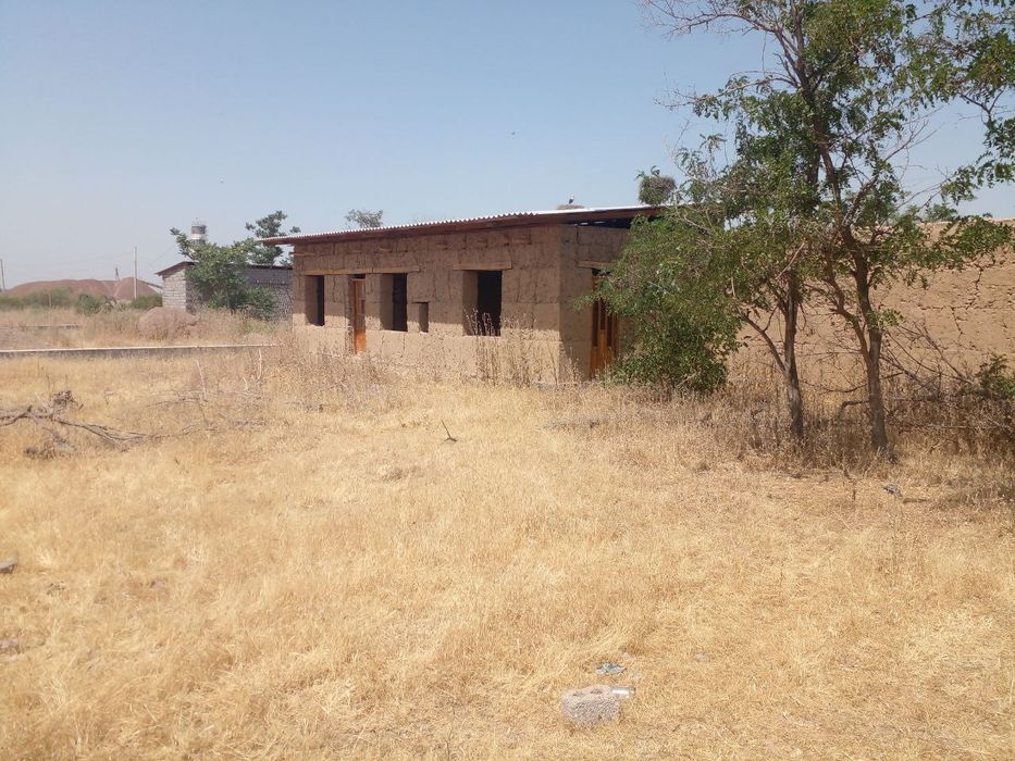 6 sotix dacha sotiladi.