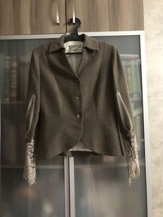 Продам шерстяной костюм