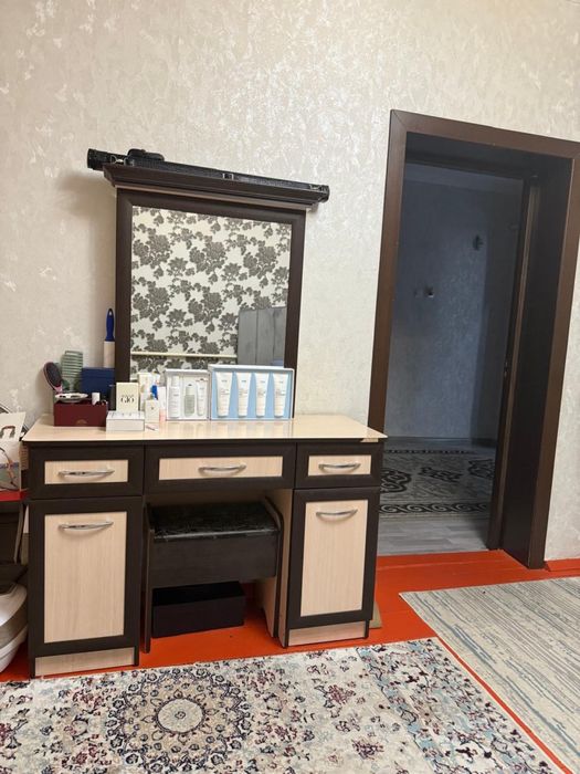 Спальный гарнитур с зеркалом