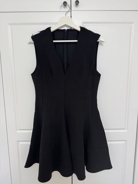 Нова къса рокля, разкроена долна част