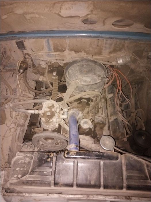 Yurib turgan moshina