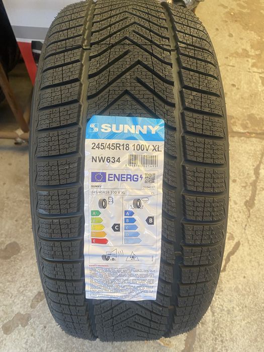 Vand anvelope noi de iarna 245/45/18 Sunny
