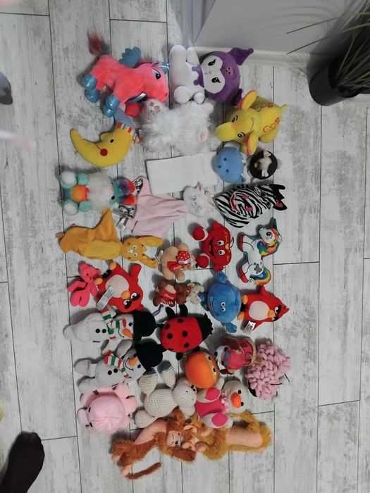 Плюшени играчки различни герои