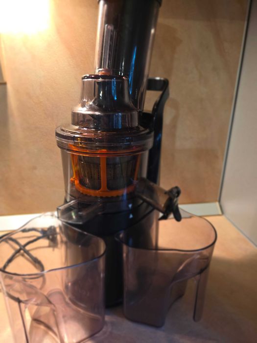 Сокoизстисквачка Fridja f1900 Whole Fruit Juicer