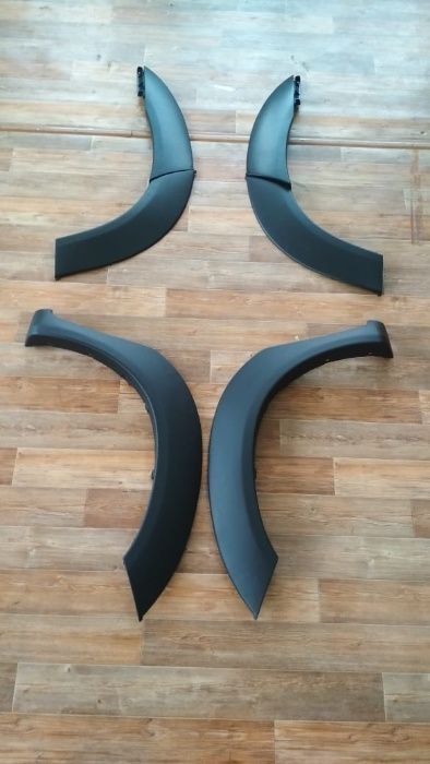 Расширитель арок ( банан ) на Тойота Фортунер 04-08 / Toyota Fortuner