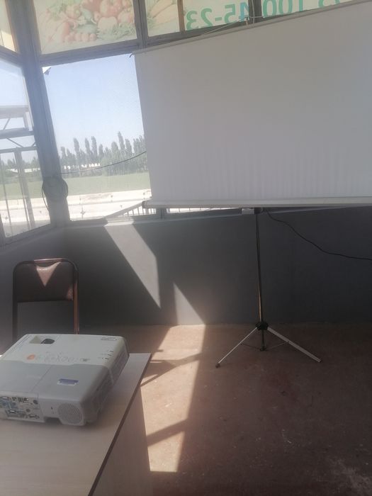 Proektor sotiladi 250$ EPSON