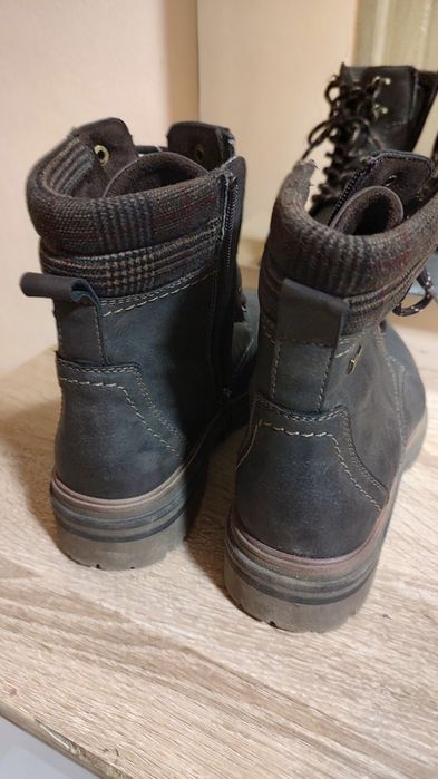 De vânzare ghete iarna băieți,siret și fermoar, căptușiți,mărime 37