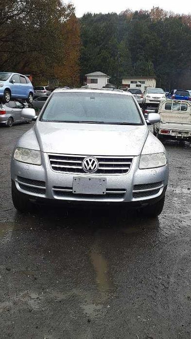Капот на Volkswagen Touareg 2005 год