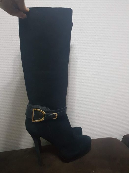 Продаю шикарные сапоги на шпильке
