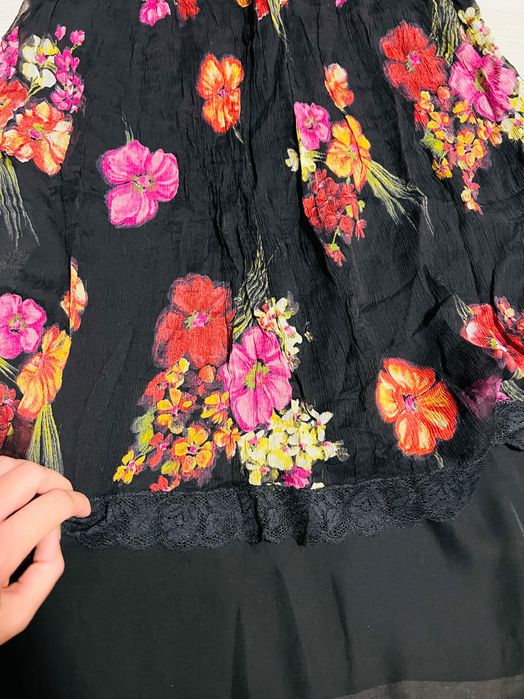 Rochie cu model floral Zara