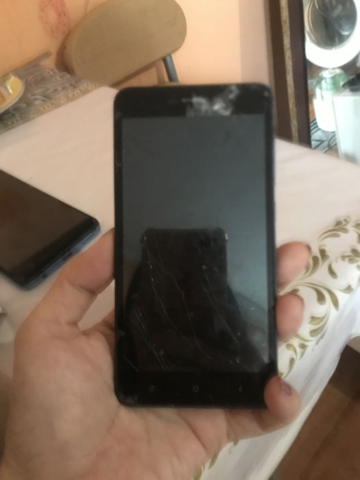 Редми нот 4 телефон б/у 3000