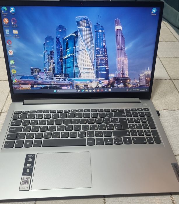 Lenovo noutbuk sotiladi