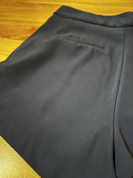 Тъмно сини къси панталони