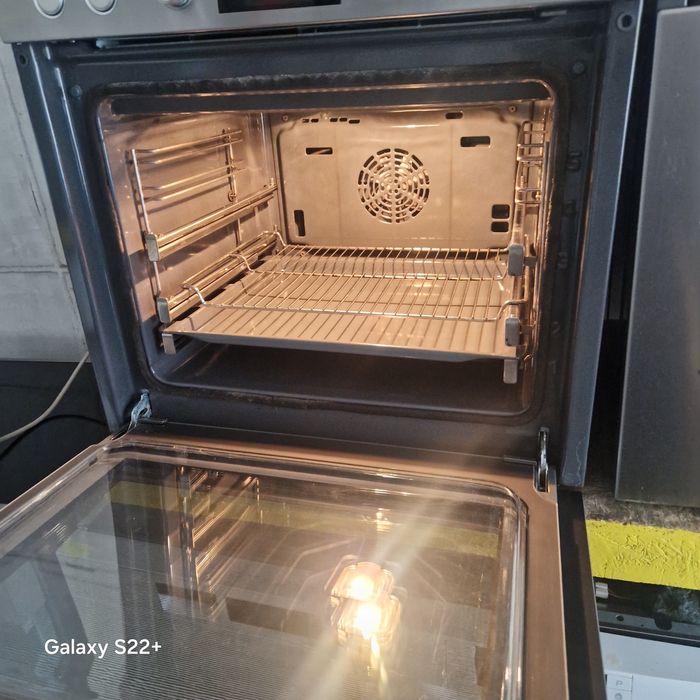 Компактна фурна и плот за вграждане BOSCH Pyrolyse