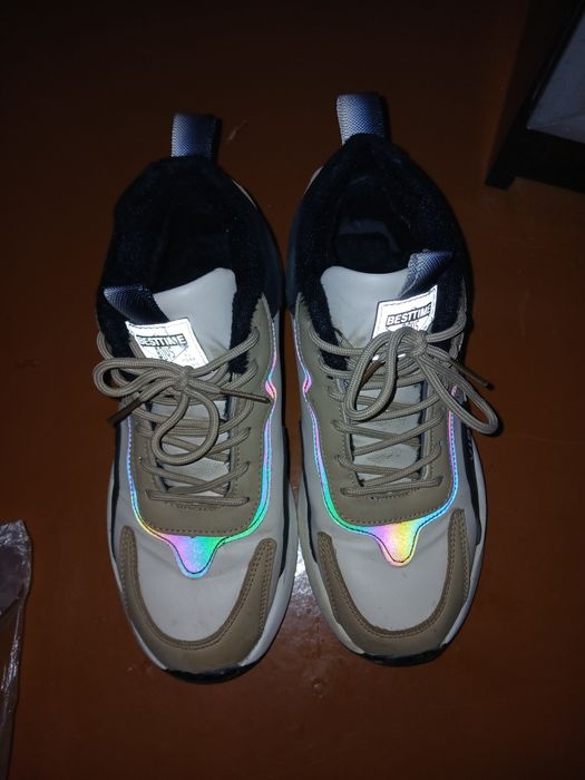 Кроссовки Nike.          .