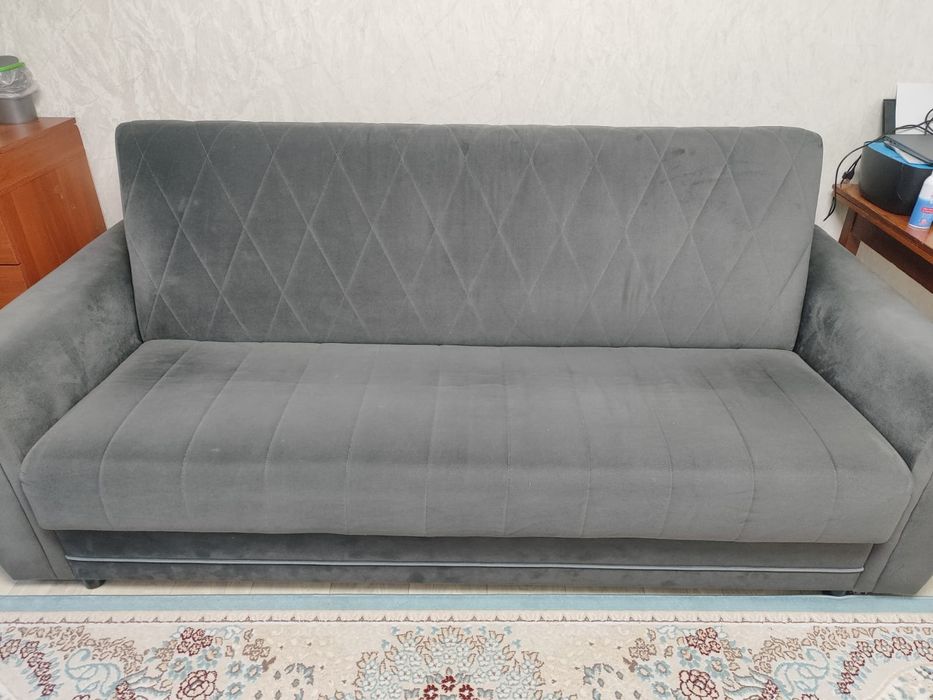 Продам диван, в эксплуатации 2 года.
