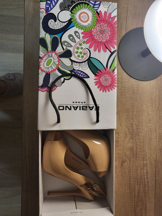 Продавам много удобни обувки