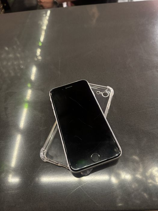 Продам айфон се 2020 [64gb]