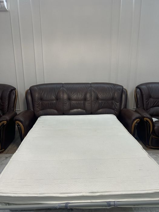 Кожаный диван + 2 кресла