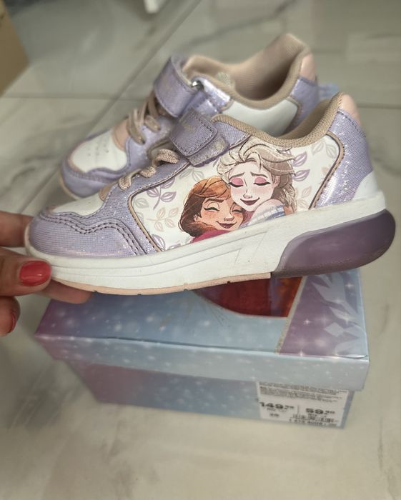Adidasi cu luminite fetite