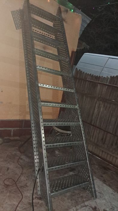 Vând scari zincate exterioare și interioare galvanizate cel mai bun pr