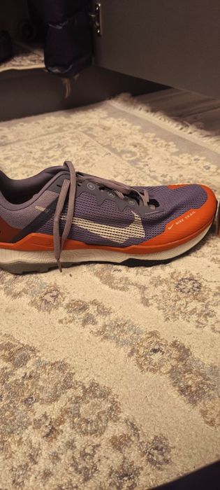 Продам горные кроссовки nike