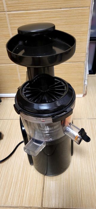 Storcator fructe prin presare