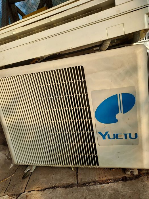 Vand aer conditionat YUETU 18000 btu, pentru reparat sau pentru piese. Aparatul are ventilatorul din unitatea externă defect.