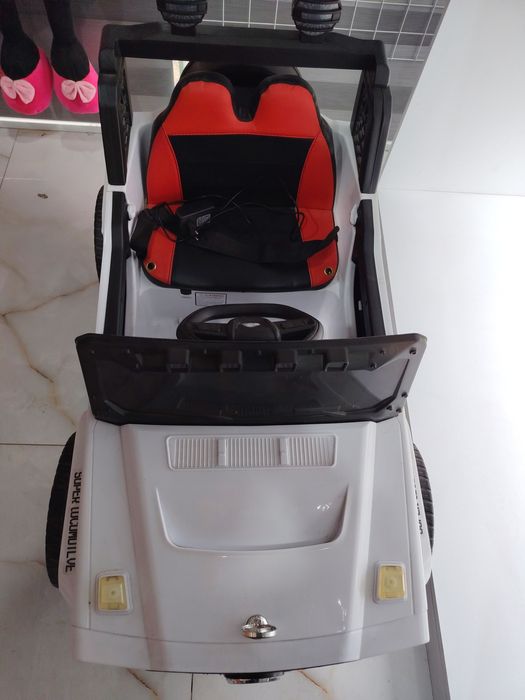 Машина с пулть управлением