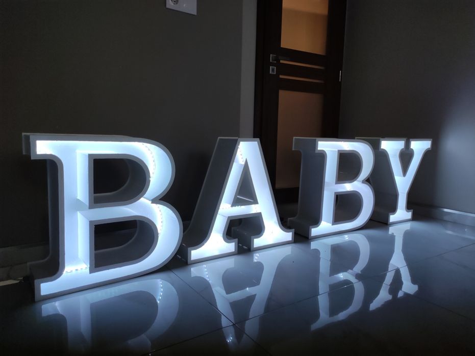 Цифри c осветление и светещи надписи под наем