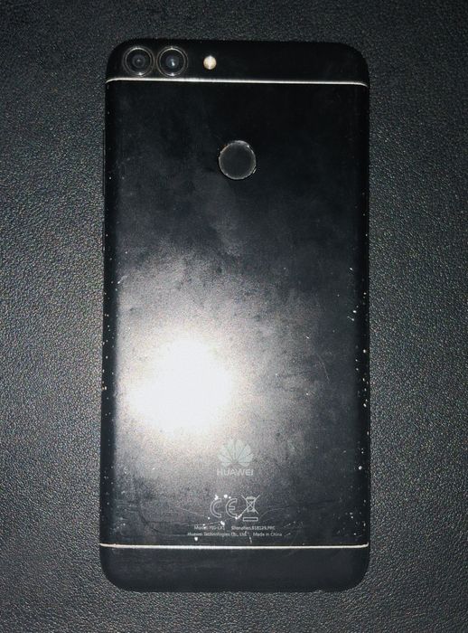 Телефон HUAWEI P Smart