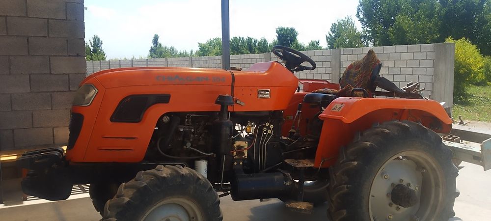 Traktor sotiladi