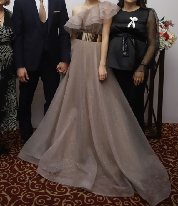 Платье вечернее