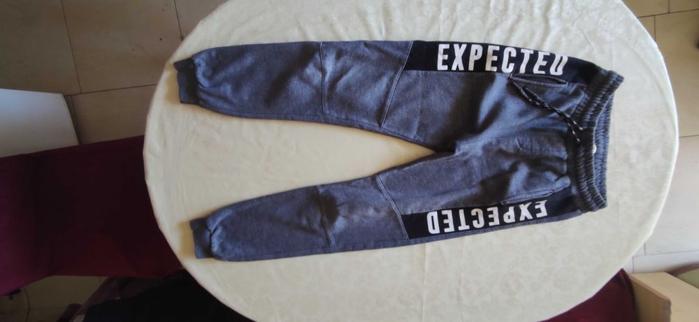 5 различни дрехи от които яке и панталони, спортни долнища, 146 см.