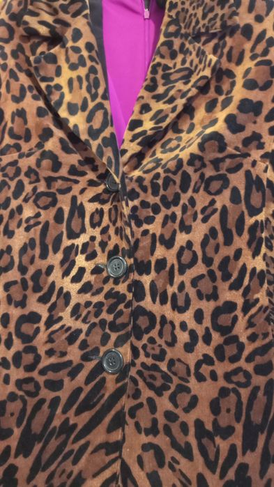 Pardesiu elegant animal print