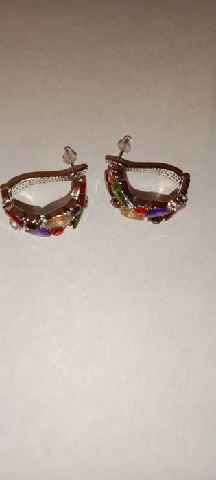 Продам женские серьги.