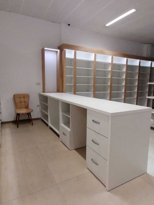 Mobila magazin/ rafturi