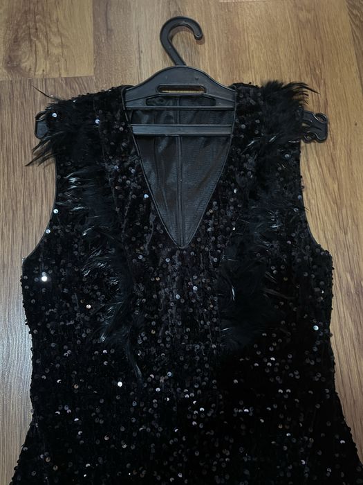 Рокля с паети и пера