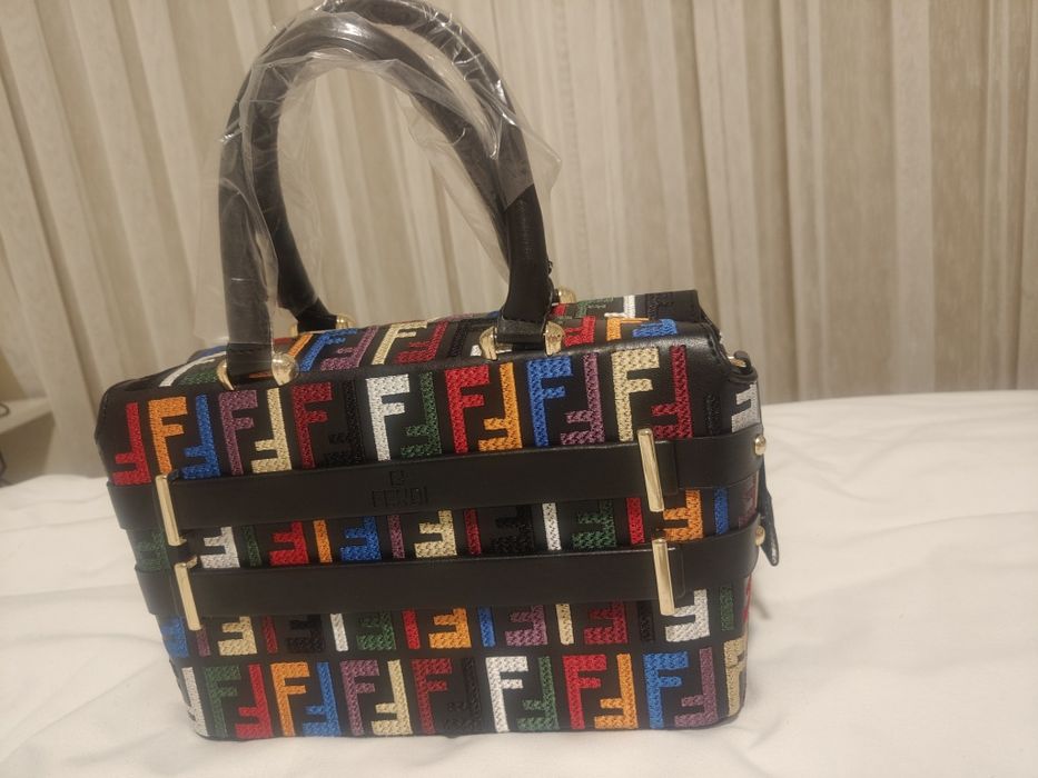 Нова дамска чанта Фенди