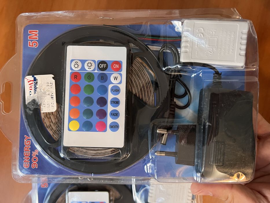 Set banda LED 5m rgb cu controler si telecomanda incluse