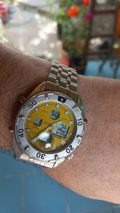 Vind un ceas diver Sharp,bezel rotativ