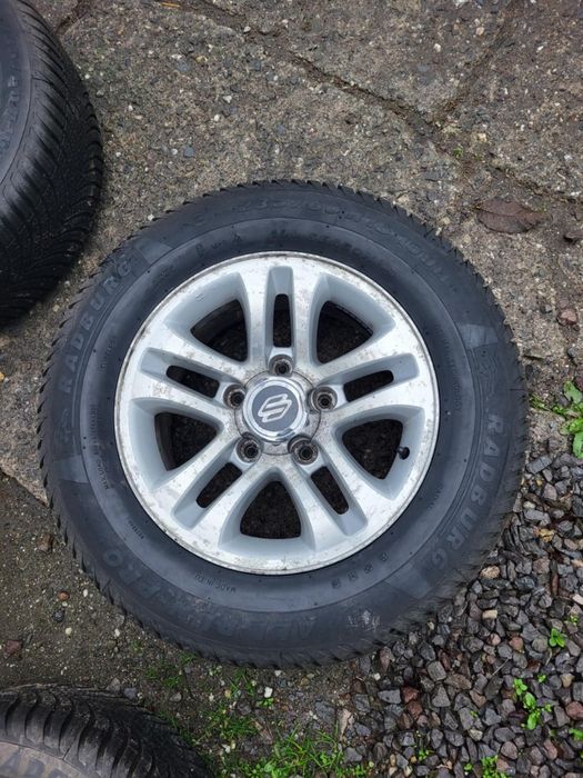 Jante aliaj cu anvelope de iarna 235/60 R16