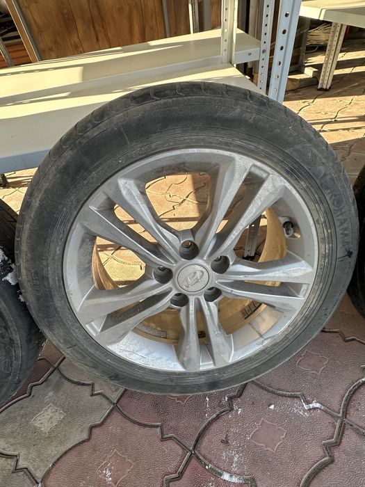 Продам диски с шинами R17