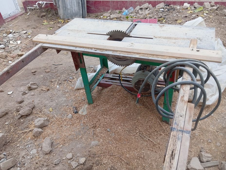 Taxta yonadi va kesadi