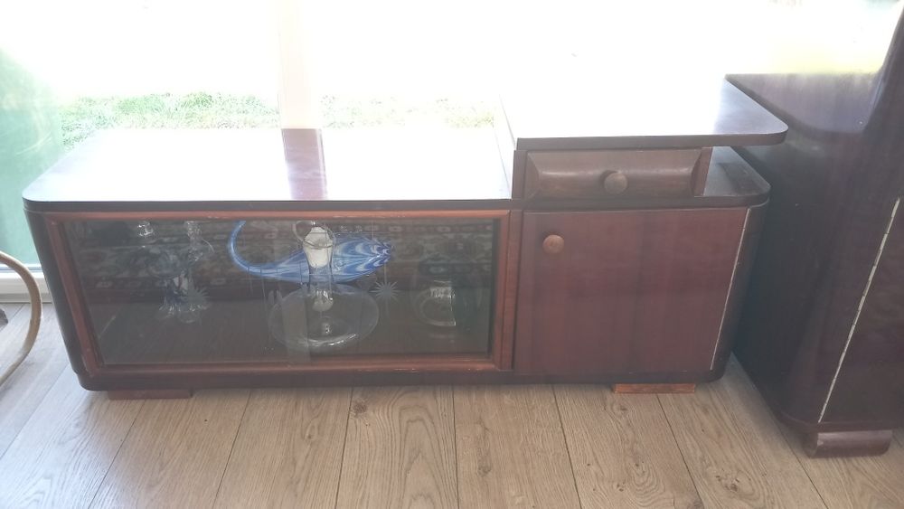 Mobilier living vintage – vitrină și comodă, stare bună