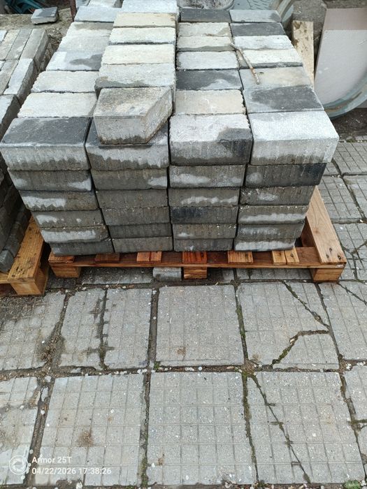 Бетонни павета 22см на 14см на 6см