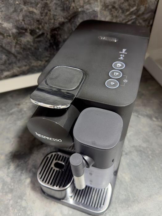 Espressor capsule NESPRESSO Lattissima One Evolution, negru