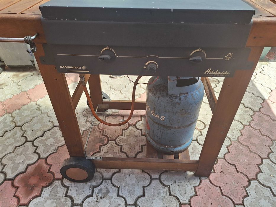 Grătar pe gaz Campingaz Adelaide Woody + butelie inclusă